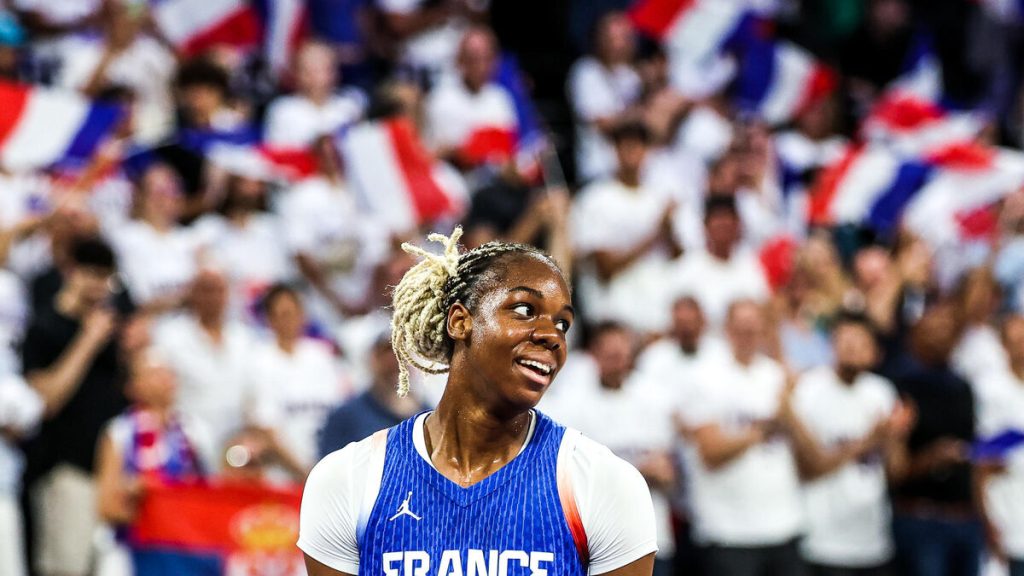 Basket : Dominique Malonga réussit le premier dunk d’une Française en rencontre officielle