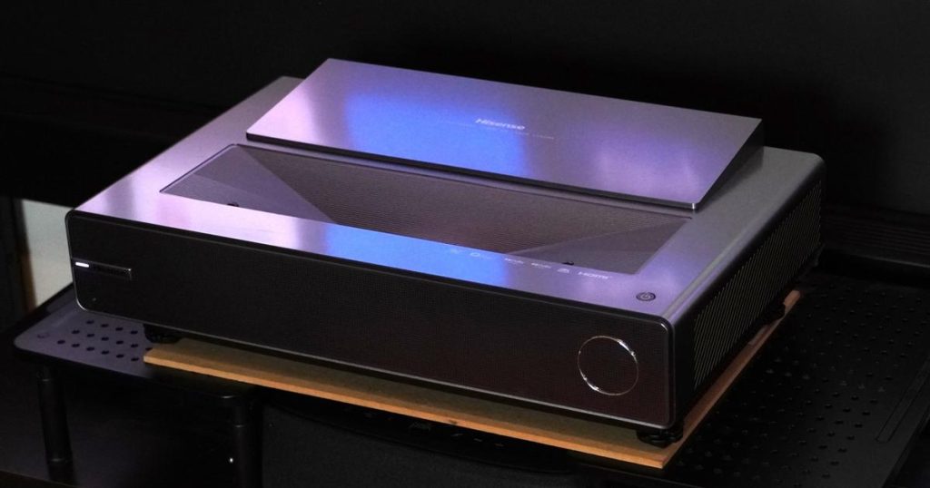 Ce vidéoprojecteur Hisense PX2-PRO baisse de prix avec 200 euros de réduction, c'est le moment de transformer votre salon en salle de cinéma