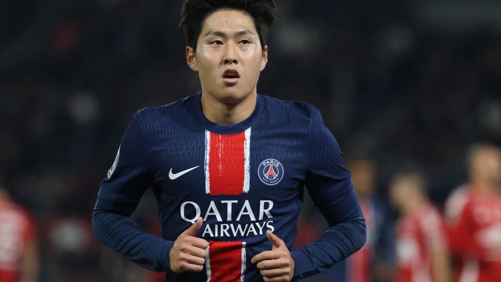 Football : le PSG exclut «  définitivement » un supporter coupable de racisme envers Lee Kang-in