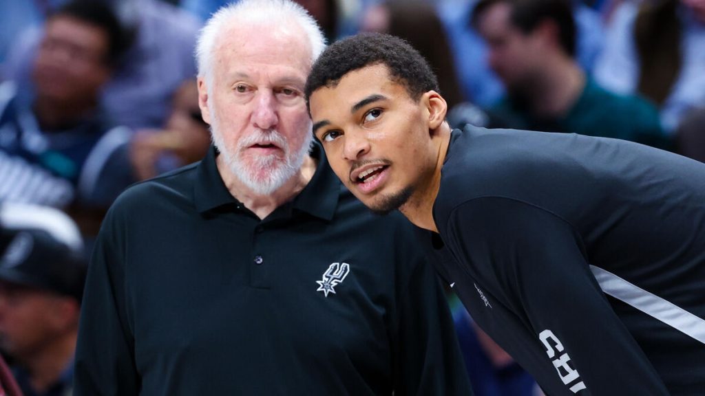 « Plus important que le basket » : avec Gregg Popovich, la présidentielle américaine s’invite dans la NBA