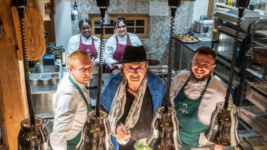 À 74 ans, Marc Veyrat ouvre un nouveau restaurant à Megève… qu’il interdit au guide Michelin