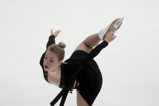 Anastasiia Gubanova brille lors du programme court des Championnats d'Europe, la Française Lorine Schild 7e