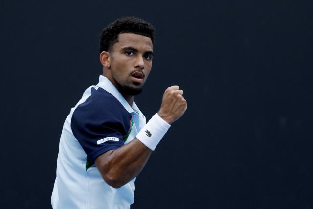 Arthur Fils trop solide pour Quentin Halys au deuxième tour de l'Open d'Australie
