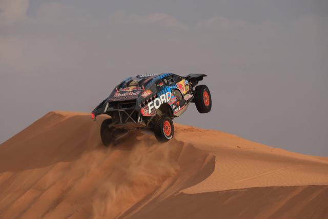 Autos : Henk Lategan reprend la tête du Dakar 2025, Nani Roma offre une première victoire à Ford lors de la 10e étape