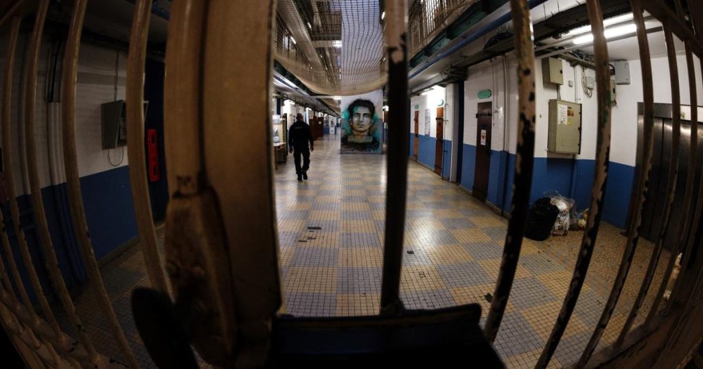 «Avant, je ne prêtais pas attention à ma façon de parler» : en cours de français à la prison de Fresnes