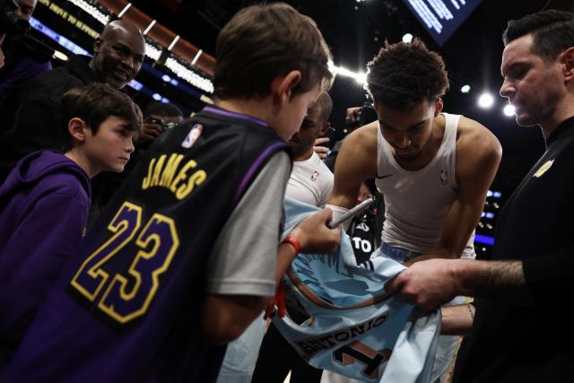 Basket : Chris Paul et Victor Wembanyama offrent leurs maillots aux enfants de JJ Redick, touchés par le Palisades fire à Los Angeles