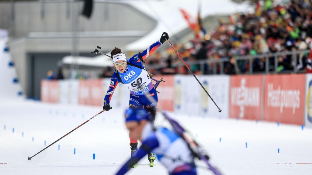 Biathlon : Lou Jeanmonnot, en grande forme, s’impose sur le sprint d’Antholz-Anterselva