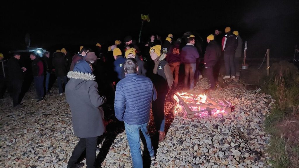 Blocage de la RN10, opération escargot sur la RN4... Les agriculteurs de la Coordination rurale tentent de « monter à Paris »