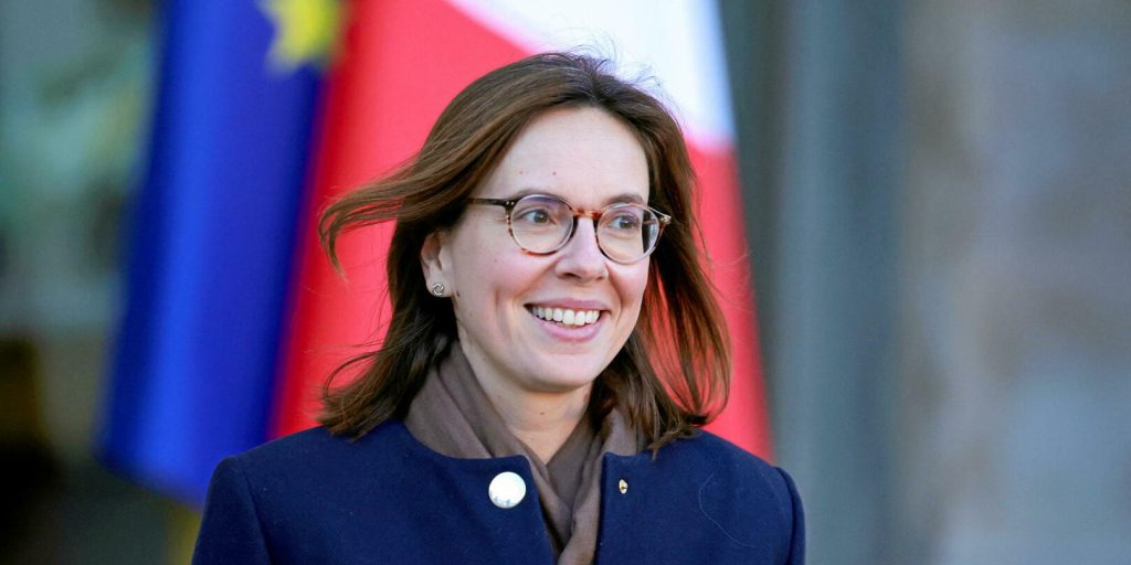 Budget : le déficit public 2025 ne dépassera pas « significativement » les 5 %, assure Amélie de Montchalin