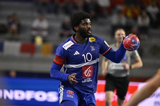 « Ça m'a fait grandir » : avant le quart de finale du Mondial contre l'Égypte, Dika Mem revient sur sa passe ratée lors des Jeux Olympiques