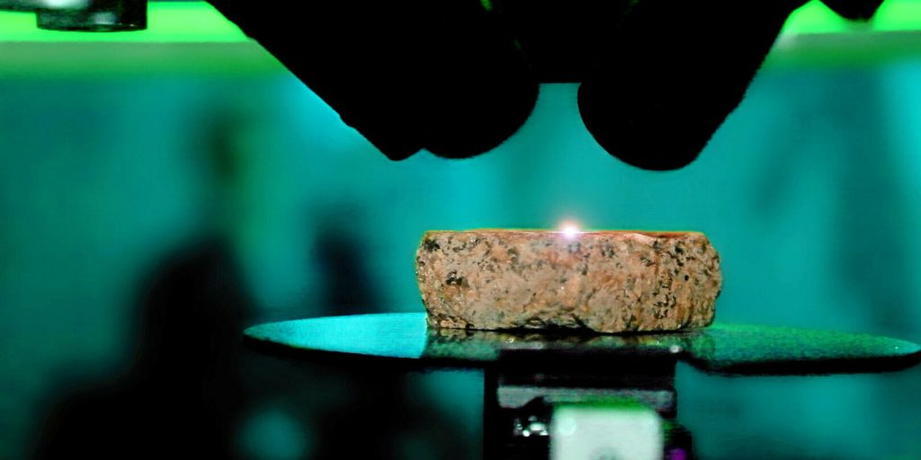 Ce microscope intelligent identifie les atomes à la vitesse de la lumière