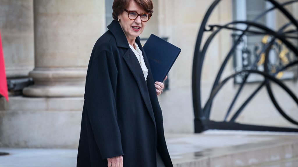 Colère des agriculteurs : « On ne bloque pas, on ne perturbe pas », met en garde la ministre Annie Genevard