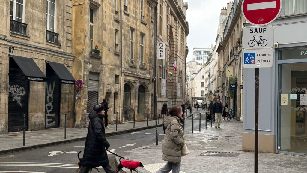 Dans le Marais, le trafic divisé par deux en un an dans certaines rues depuis le nouveau plan de circulation