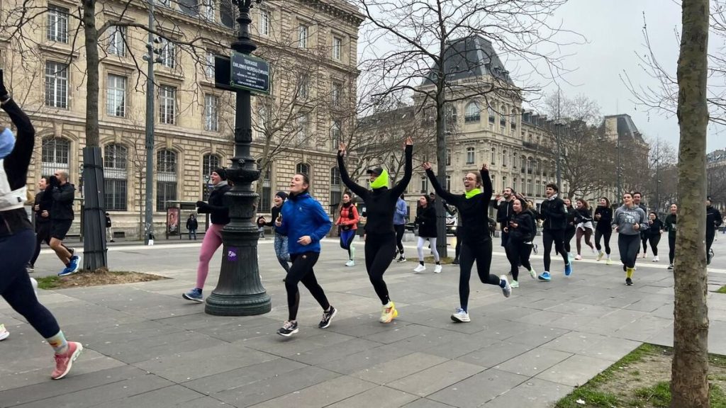 Déguster un flan, du tiramisu ou de la galette… Pour ces runners, courir à Paris est une fête