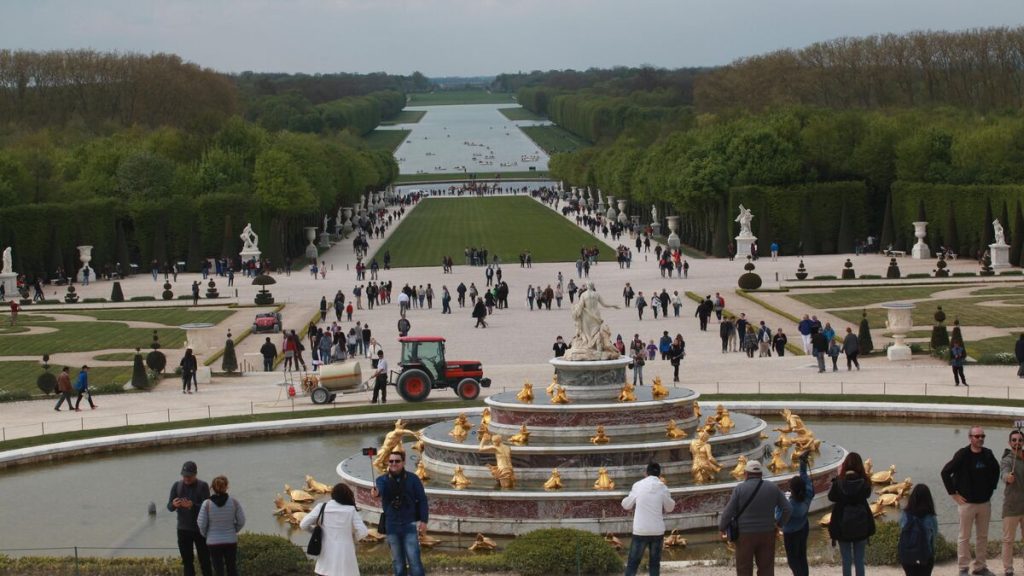 Domaine national : dans les jardins du château de Versailles, une perspective trop peu protégée ?
