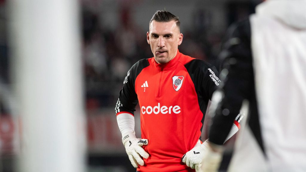 Football : les images de l’incroyable boulette du gardien champion du monde de River Plate