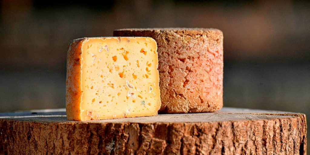 Françoise Irlinger passe le fromage au microscope