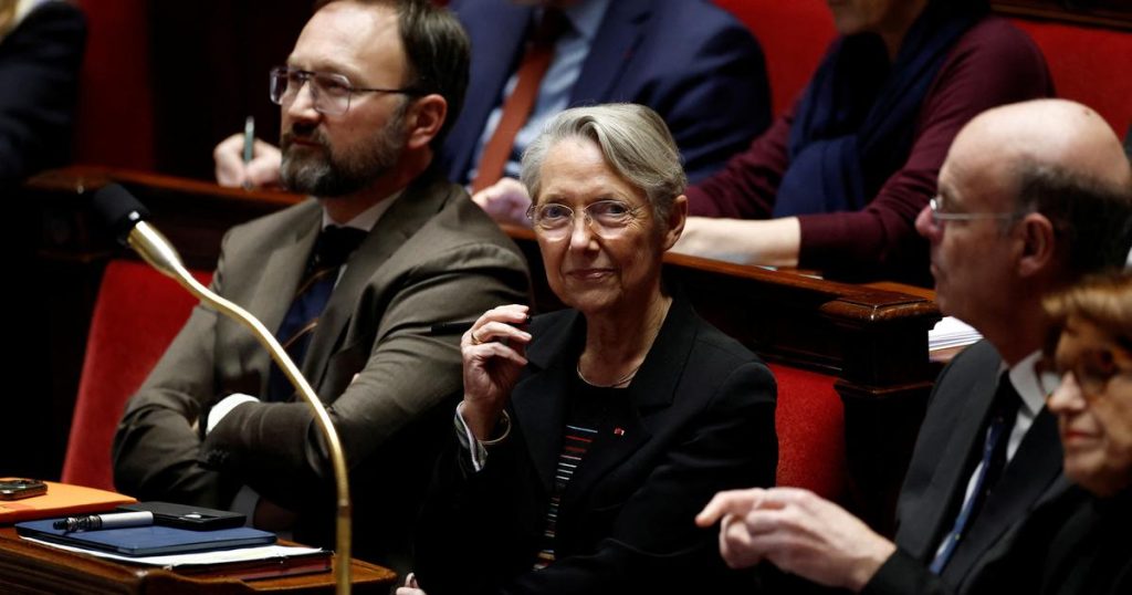 Groupes de niveau remis en question, brevet non obligatoire pour passer en seconde... La «méthode Borne» tourne le dos au choc des savoirs de Gabriel Attal