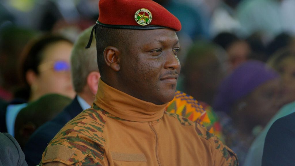« Il a insulté tous les Africains » : le Burkina Faso s’indigne à son tour des propos de Macron sur l’Afrique