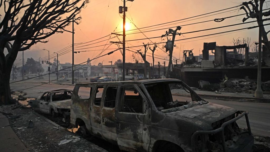 « Inimaginable », « tout est noir et détruit » : à Los Angeles, les feux sèment désolation et stupéfaction