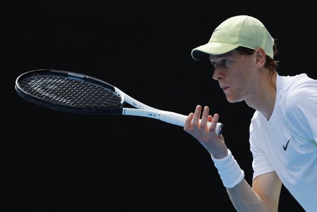 Jannik Sinner s'impose dans la douleur et se qualifie pour les quarts de finale de l'Open d'Australie