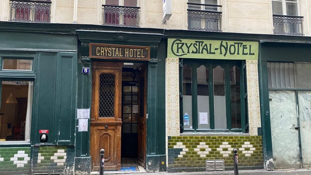 « Je devais poser la valise et attendre » : à Paris, une mule et son commanditaire cueillis à la sortie d’un hôtel