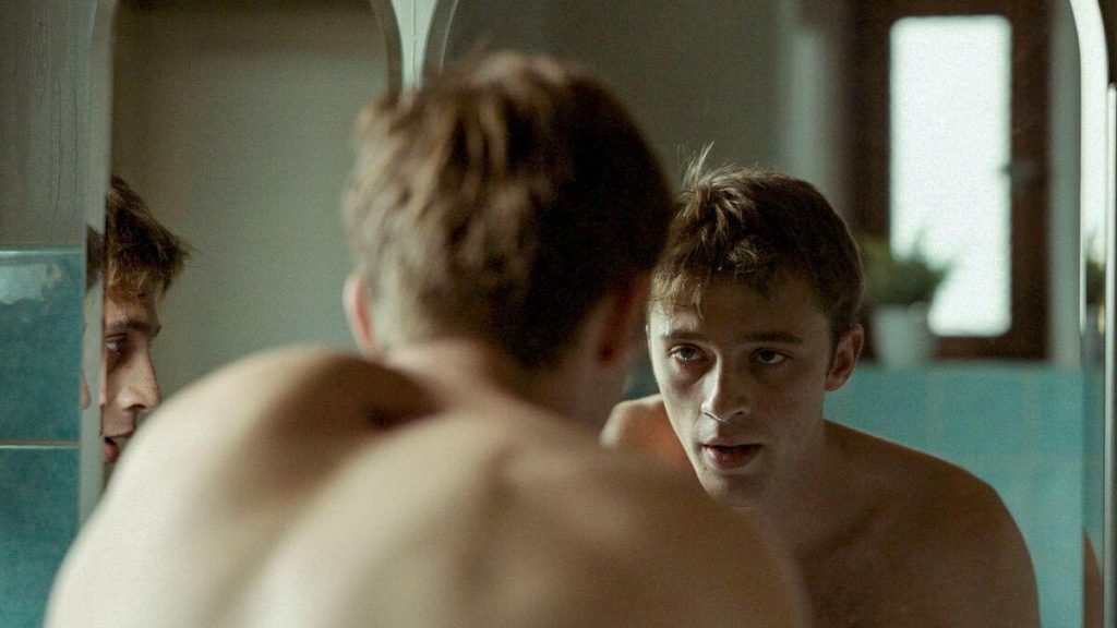 « Jouer avec le feu » : Benjamin Voisin, le jeune acteur qui emporte tout