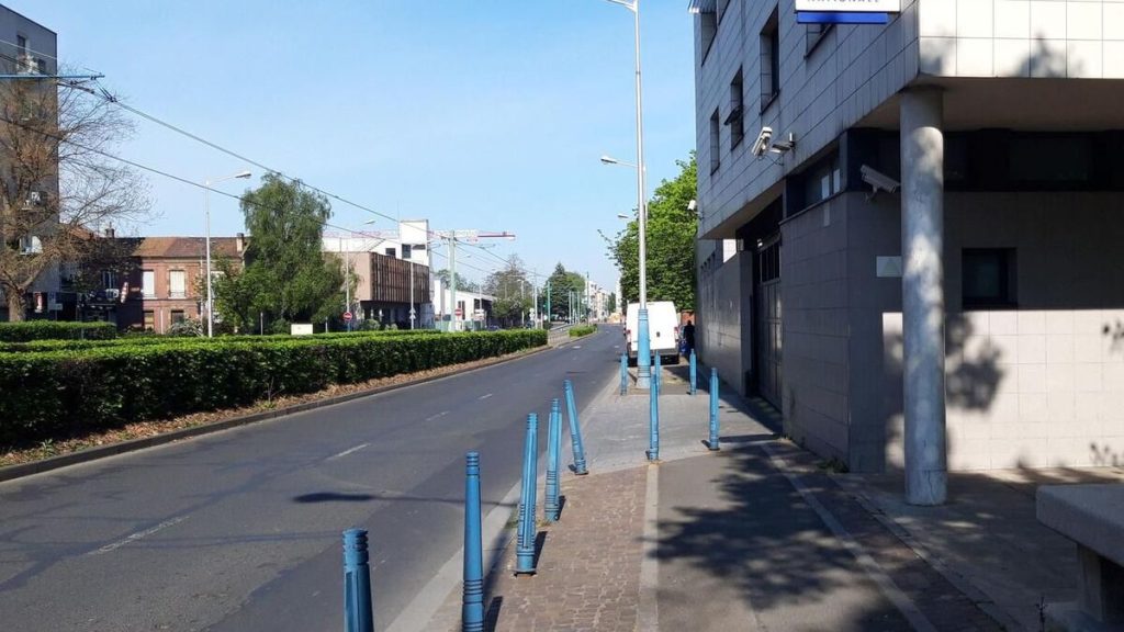 La Courneuve : la jeune prostituée échappe à son proxénète à un feu rouge et trouve refuge au commissariat