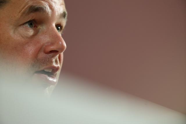 Ligue 1 : « Les critiques sont légitimes », convient Pierre Sage avant Brest-OL
