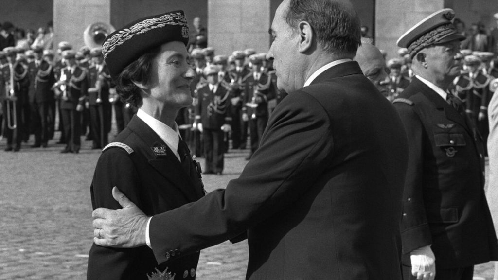 Médecin, pilote et première femme promue au rang de général en France… qui était Valérie André, morte à 102 ans