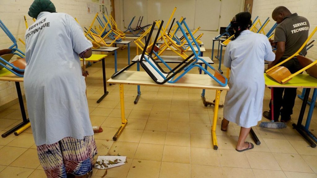 « Mes filles ont très envie de reprendre l’école » : à Mayotte, la rentrée tant attendue se fera en pointillé
