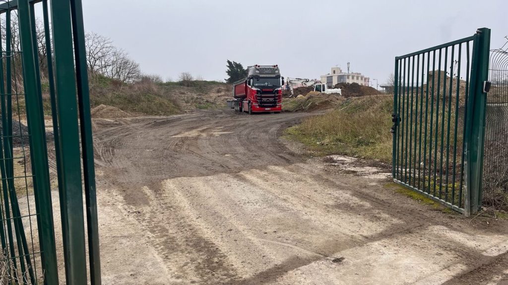 Mosquée ou gymnase ? À Athis-Mons, l’avenir d’un terrain divise