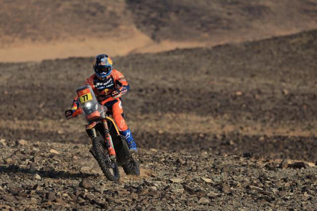 Motos : Luciano Benavides vainqueur de la 8e étape motos du Dakar 2025 devant Adrien Van Beveren
