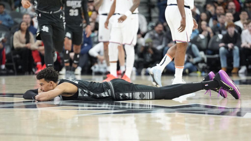 NBA : le coup de sang de Wembanyama, poussé dans le dos et « frustré » par l’arbitrage face aux Clippers