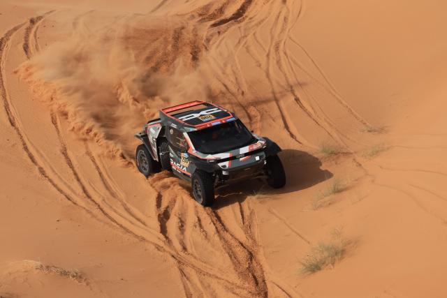 « On a fait à peu près six kilomètres de trop dans les dunes » : l'erreur de navigation qui coûte cher à Nasser al-Attiyah (Dakar)