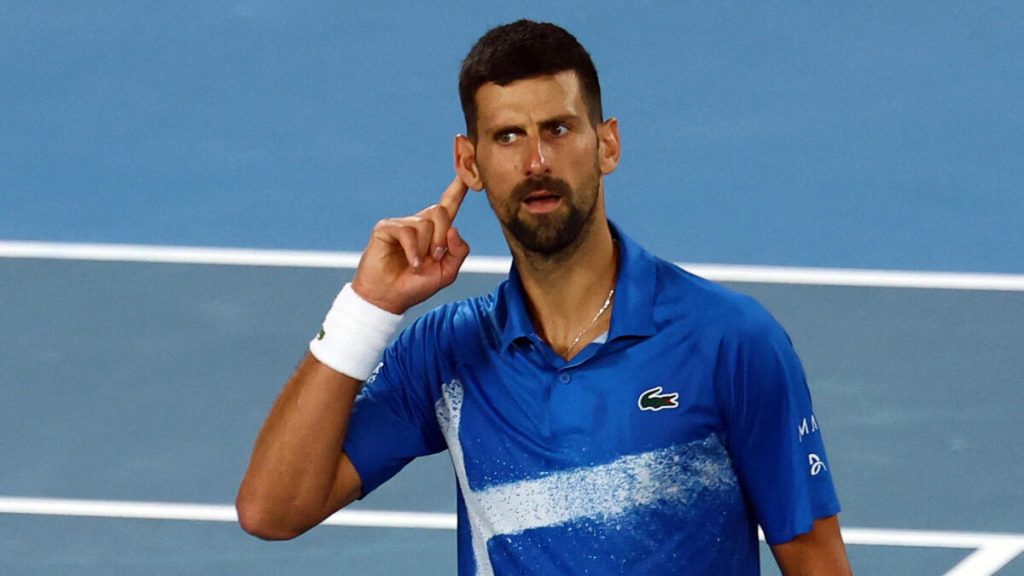 Open d’Australie : la vidéo de Novak Djokovic qui sort sous les sifflets du public après sa victoire