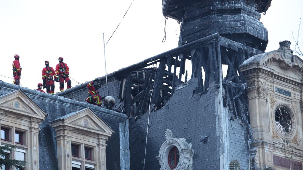 Paris : pour sauver des flammes la mairie du XIIe, les pompiers se sont souvenus de Notre-Dame