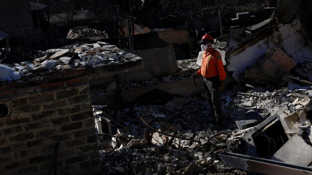 « Pas encore sortis d’affaire »  : les incendies à Los Angeles ne connaissent toujours pas de répit, 25 morts dans les décombres