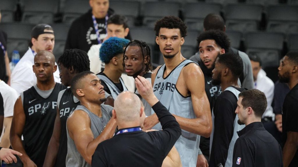 Quand Wembanyama et les Spurs partagent l’entraînement avec des enfants : « C’est un super cadeau ! »