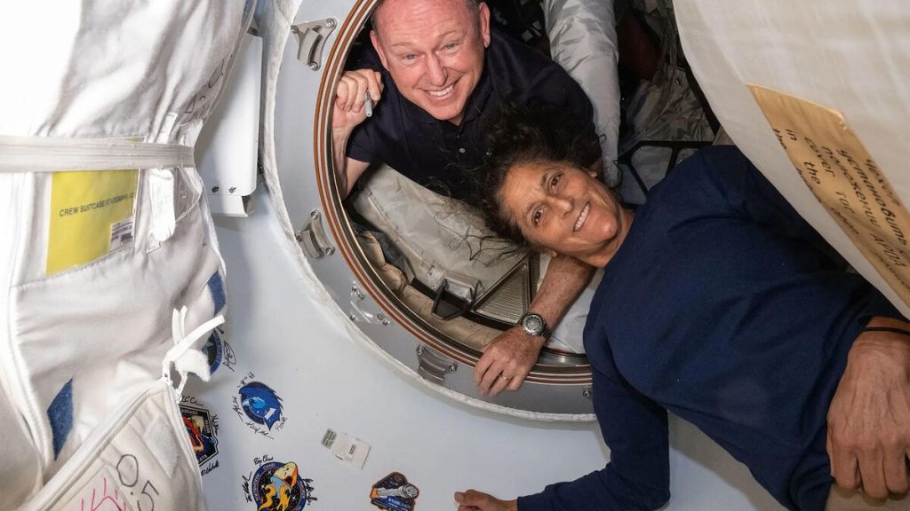 Qui sont Butch Wilmore et Suni Williams, les deux astronautes coincés depuis plus de 300 jours dans l’espace ?