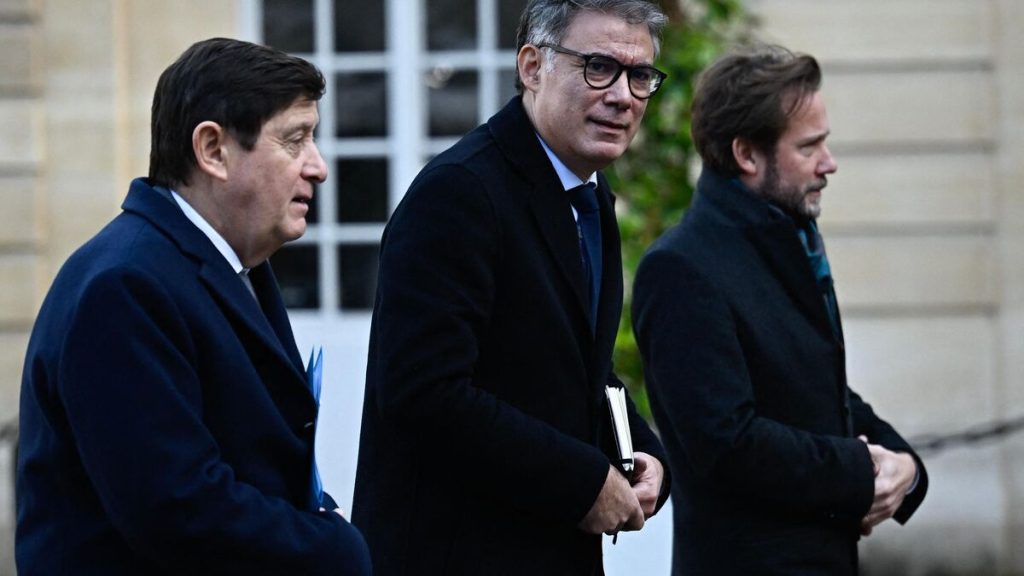 Retraites et budget : le PS a fait une proposition de compromis à Bayrou, un accord peut-être « possible »