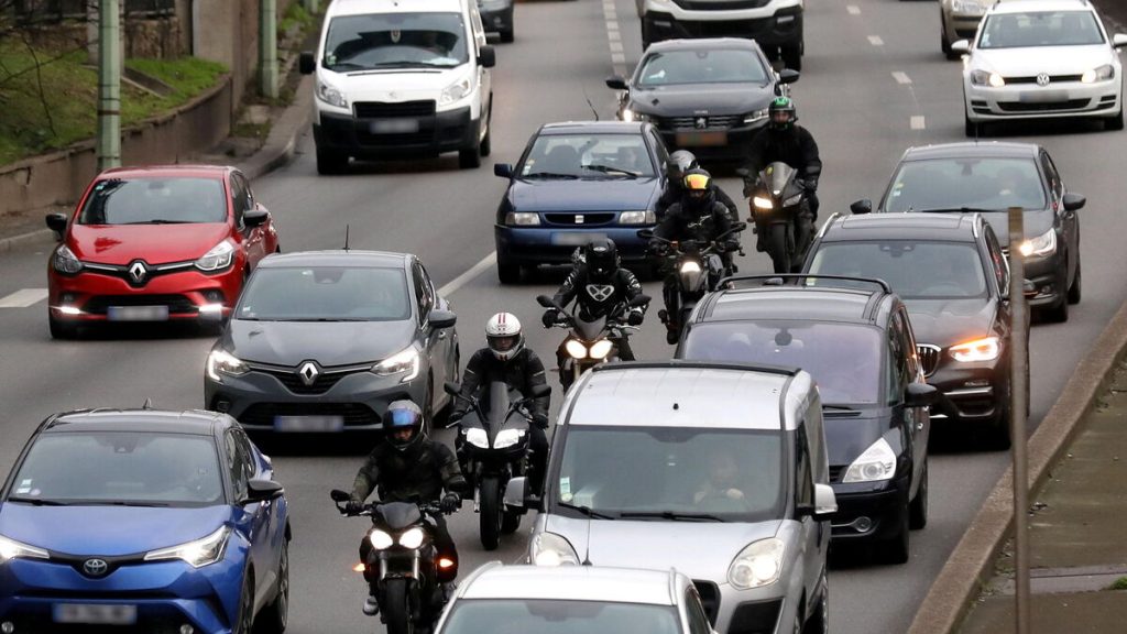Sécurité routière : les motos pourront remonter les files d’embouteillage