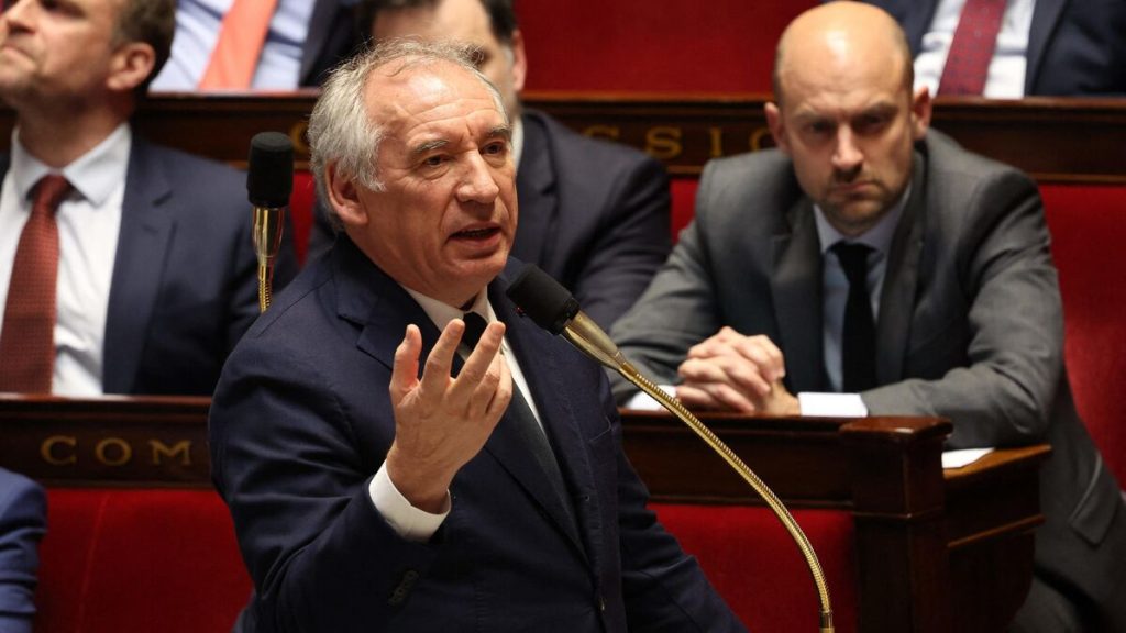 « Sentiment de submersion » migratoire : face à la polémique, Bayrou veut jouer l’opinion publique