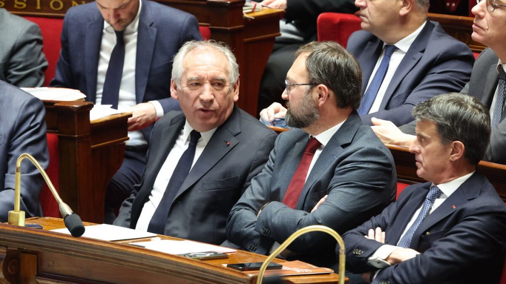 « Submersion » migratoire : François Bayrou maintient ses propos à l’Assemblée, évoquant Mayotte et d’autres départements français