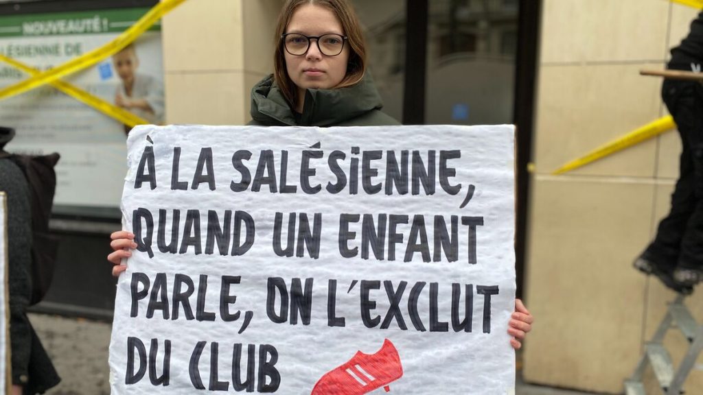 Suspecté d’abus sexuels sur mineures, l’ex-entraîneur de foot s’était reconverti dans la protection de l’enfance
