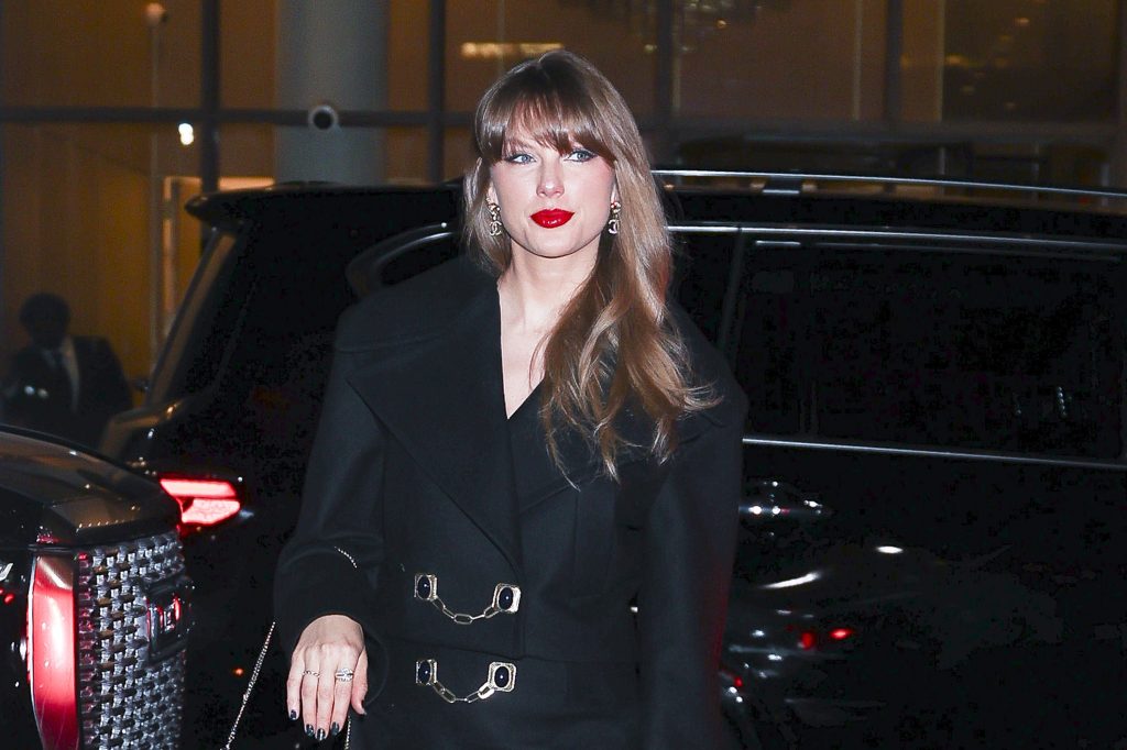 Taylor Swift is seen arriving to Nobu