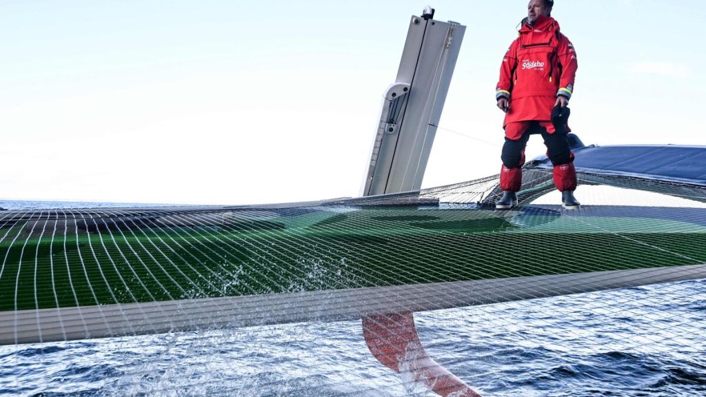 Trophée Jules Verne : Coville interrompt une deuxième fois sa tentative en raison d’une avarie