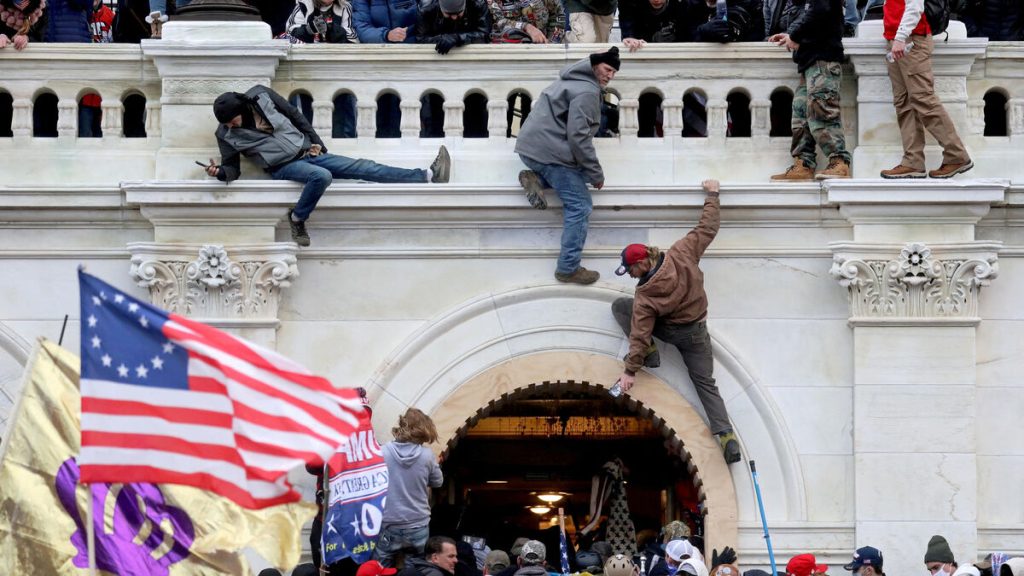 Trump accorde la grâce présidentielle à plus de 1500 assaillants du Capitole