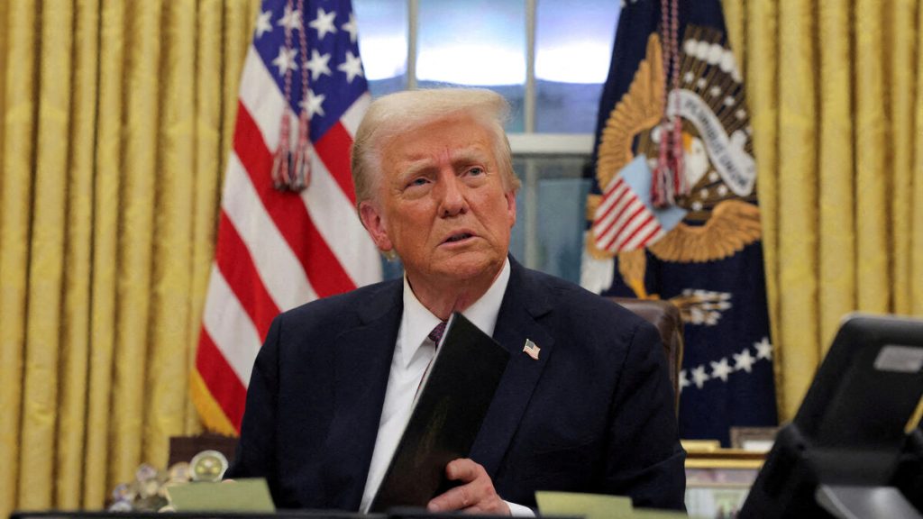 « Un ordre manifestement inconstitutionnel » : la remise en cause du droit du sol décidée par Donald Trump suspendue par un juge