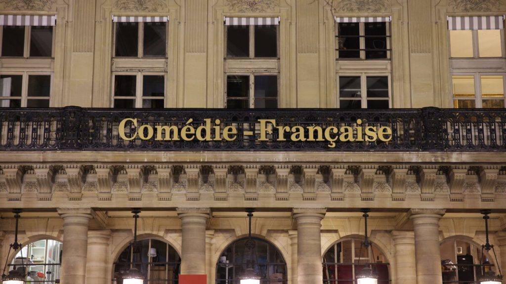 Un pensionnaire de la Comédie-Française convoqué en vue de son licenciement après des menaces contre Sandrine Rousseau